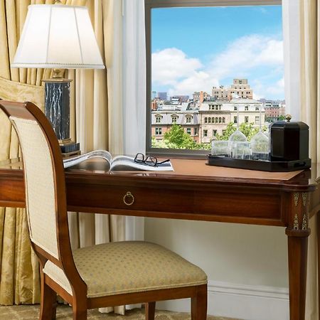 The Newbury Boston Hotel Eksteriør billede A writing desk