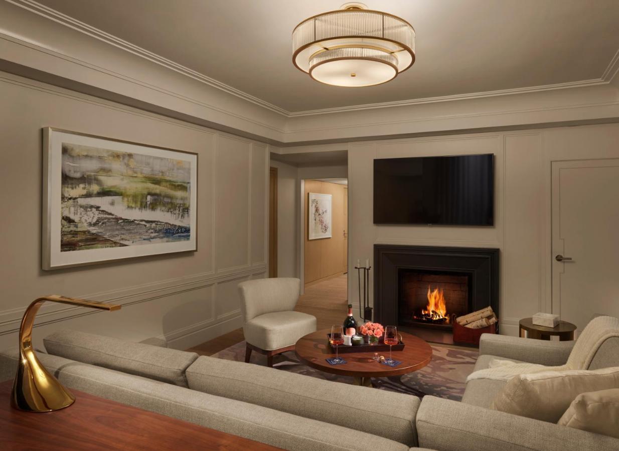 The Newbury Boston Hotel Eksteriør billede A living room