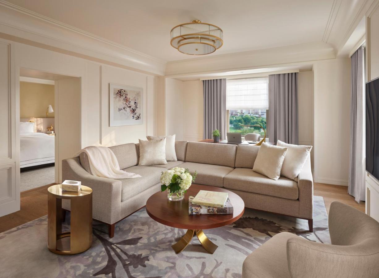 The Newbury Boston Hotel Eksteriør billede A suite at The Carlyle
