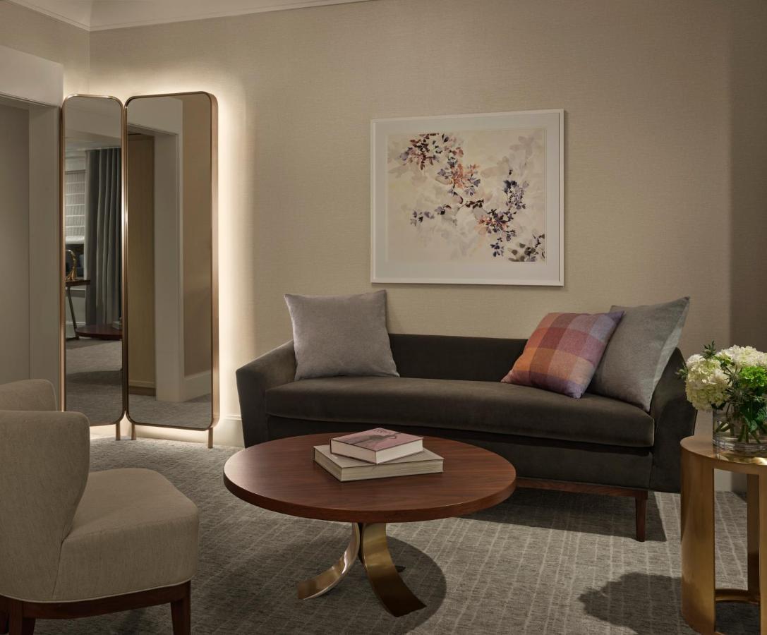 The Newbury Boston Hotel Eksteriør billede A living room at The London West Hollywood