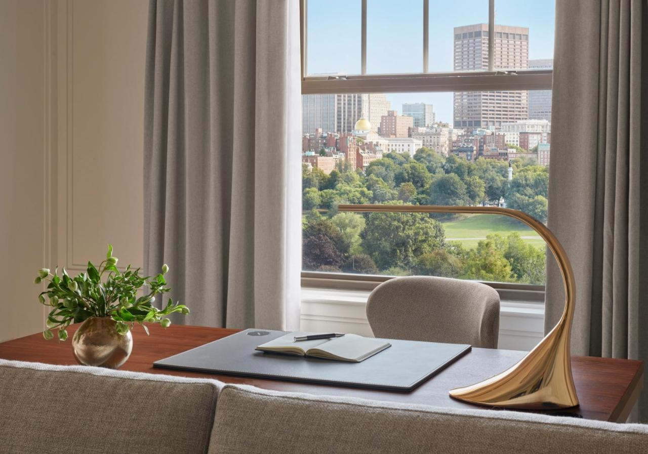 The Newbury Boston Hotel Eksteriør billede The Central Park Tower desk lamp