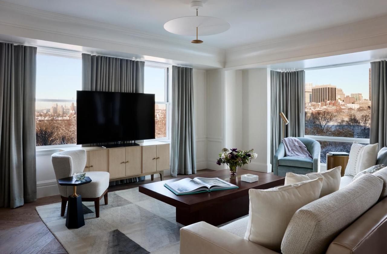 The Newbury Boston Hotel Eksteriør billede A living room at The London West Hollywood