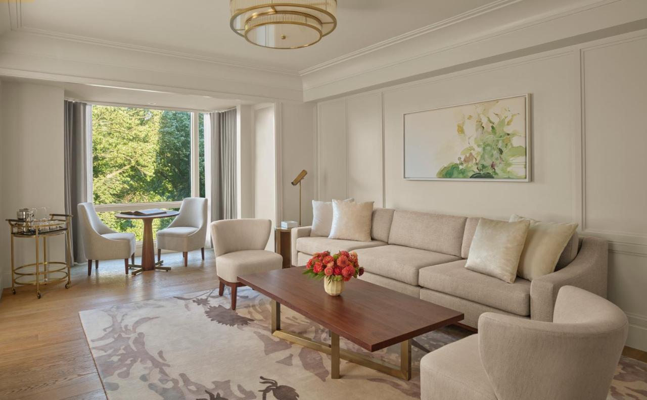 The Newbury Boston Hotel Eksteriør billede Living room
