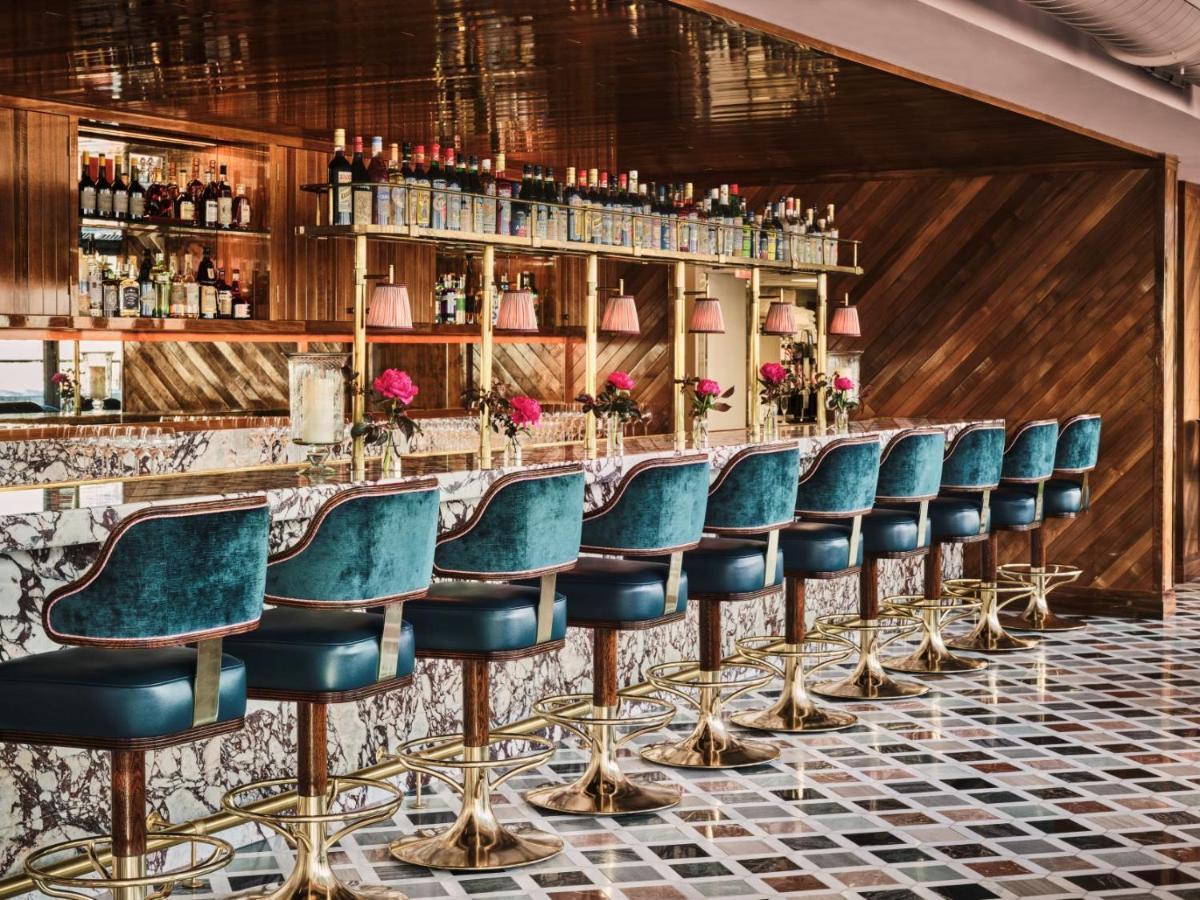 The Newbury Boston Hotel Eksteriør billede The bar at the 1930s-inspired restaurant