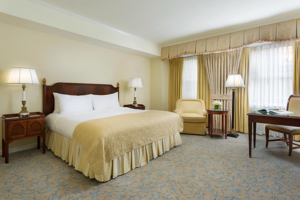The Newbury Boston Hotel Eksteriør billede A guest room at the Waldorf Astoria New York