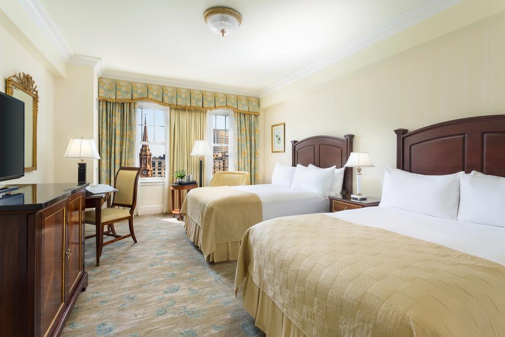 The Newbury Boston Hotel Eksteriør billede A guest room at the Waldorf Astoria Washington DC