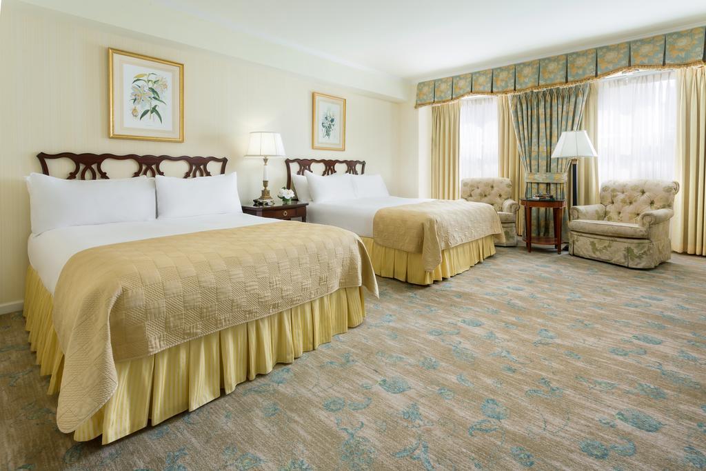The Newbury Boston Hotel Eksteriør billede A guest room at the Waldorf Astoria