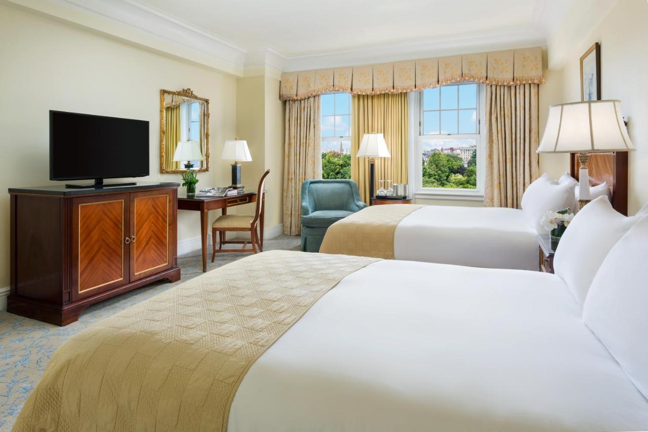 The Newbury Boston Hotel Eksteriør billede A guest room at the Waldorf Astoria Washington DC