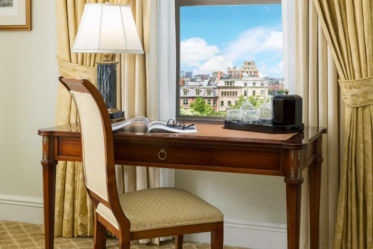 The Newbury Boston Hotel Eksteriør billede A writing desk